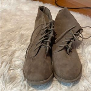 Short brown gray boots
